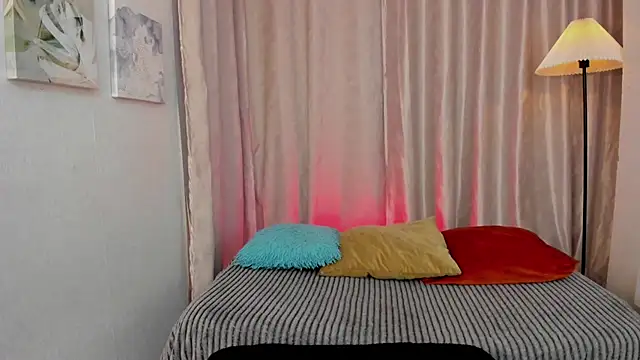 iiangel  online show from February 18, 2026, 3:57 am