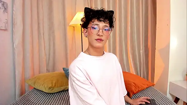 iiangel  online show from February 24, 2026, 3:48 am