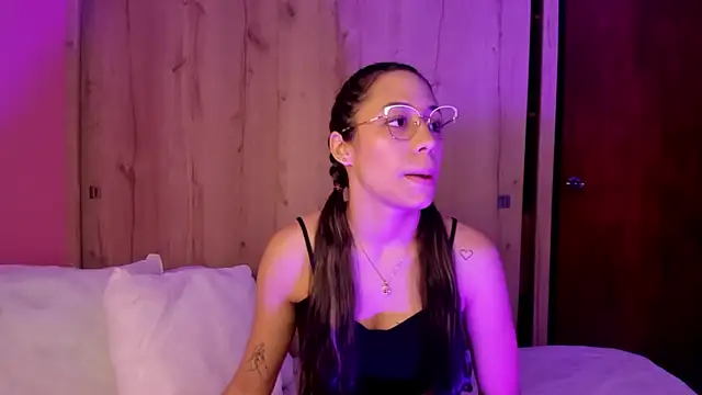 TANIA 06 online show from May 20, 2026, 1:28 pm