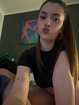 NaomiMulan online show from March 3, 2025, 3:31 pm