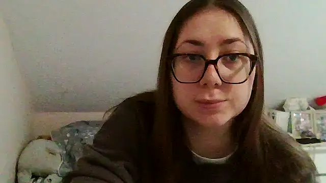 May Alisa online show from November 9, 2025, 1:42 pm
