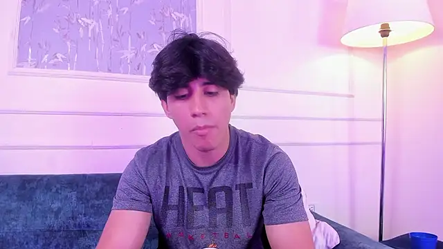 Allex Cano online show from April 13, 2026, 8:25 pm