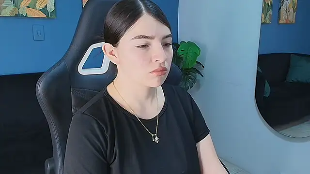 Zamira Taylor online show from November 29, 2025, 3:42 am