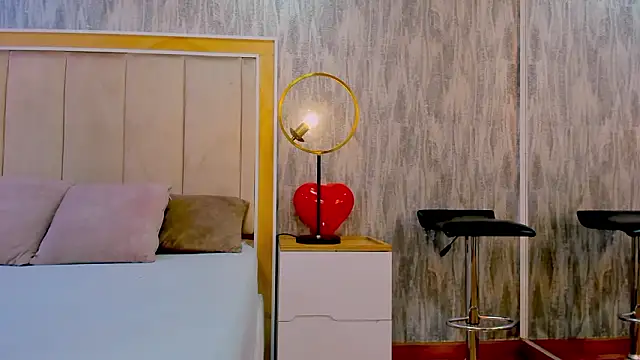 NahomyCarther online show from March 10, 2026, 1:27 pm