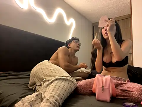 DesireLuxe online show from October 12, 2025, 7:29 am