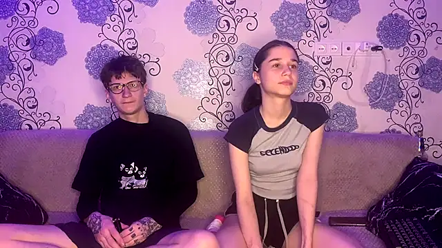 baby lesi online show from December 3, 2025, 7:45 pm