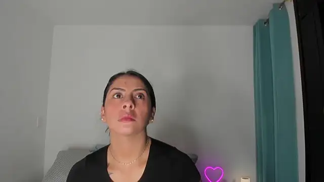  lucianapalmer online show from February 10, 2026, 10:25 pm