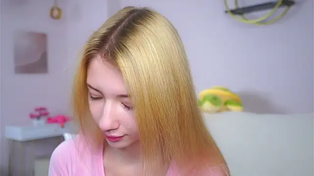 SunnivaCovil online show from February 12, 2026, 2:34 pm