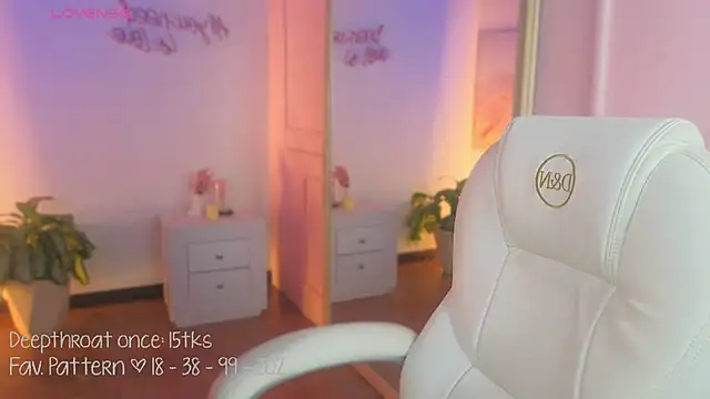 Snapshot of Leaa_Cox chatting on April 27, 2026, 7:56 pm Leaa Cox online show from April 27, 2026, 7:56 pm