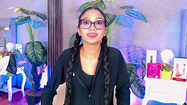 Tyla Ks online show from December 4, 2025, 7:33 pm