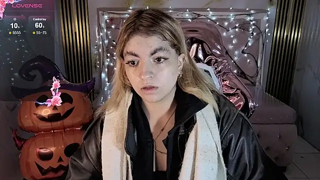 lili conor s online show from October 28, 2025, 4:05 am