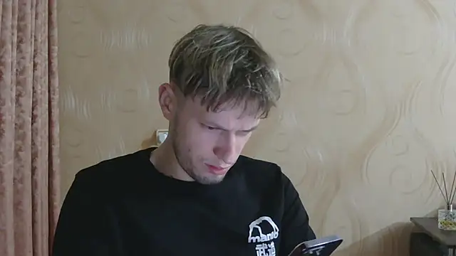 Snapshot of frama666 chatting on November 3, 2025, 9:05 pm frama666 online show from November 3, 2025, 9:05 pm