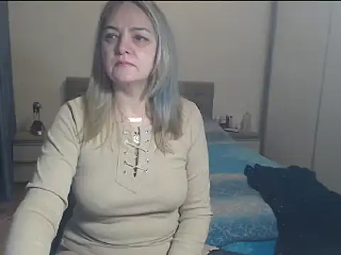 Snapshot of MatureDiana chatting on January 17, 2025, 3:23 am MatureDiana online show from January 17, 2025, 3:23 am