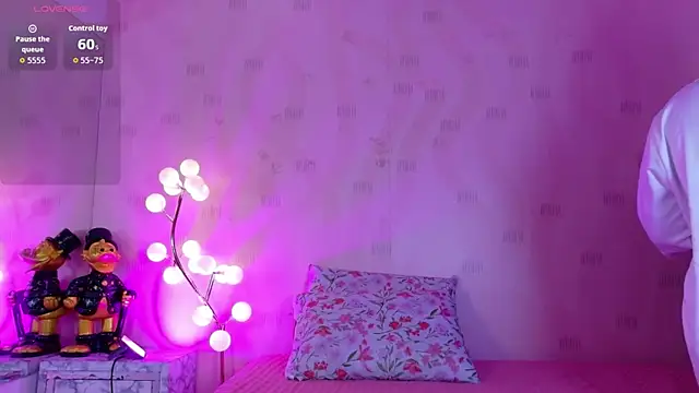 innocenthazel online show from April 17, 2026, 2:58 am