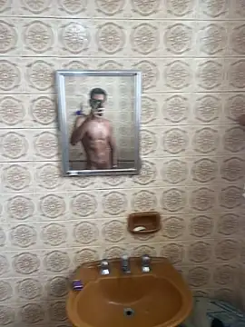 ldkzinnn online show from February 24, 2025, 5:31 pm