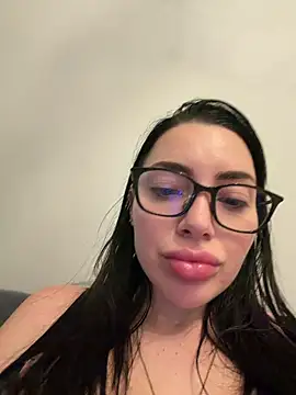 Mia Splash online show from February 21, 2026, 3:46 pm