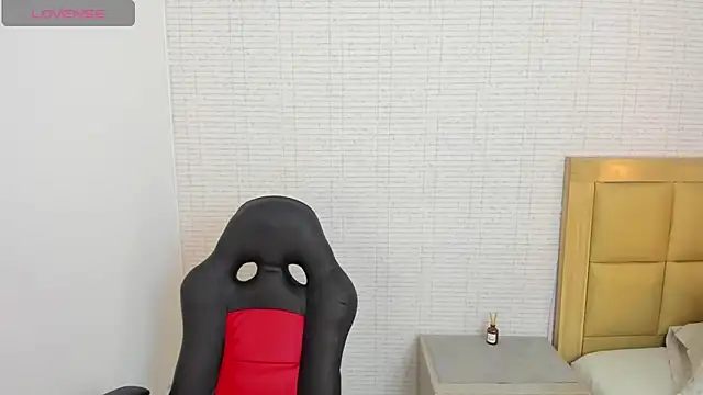 Snapshot of MEGANZARICK chatting on October 1, 2025, 12:22 pm MEGANZARICK online show from October 1, 2025, 12:22 pm