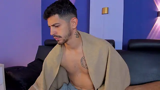 AlejandroStormm online show from October 7, 2025, 9:34 pm