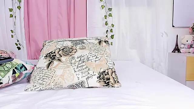 Emma lorense22 online show from March 8, 2025, 10:24 pm