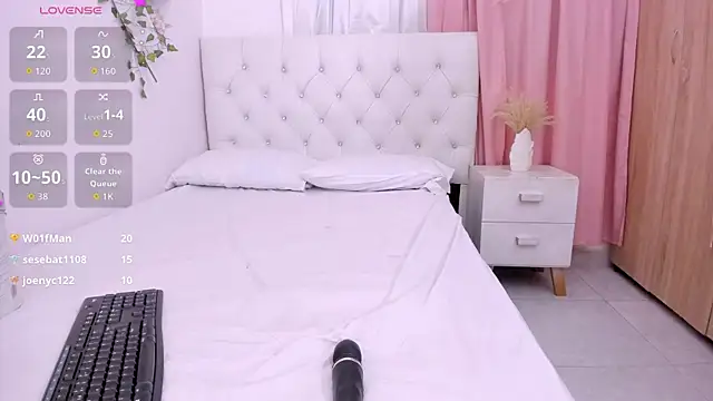 Emma lorense22 online show from September 10, 2025, 7:36 pm