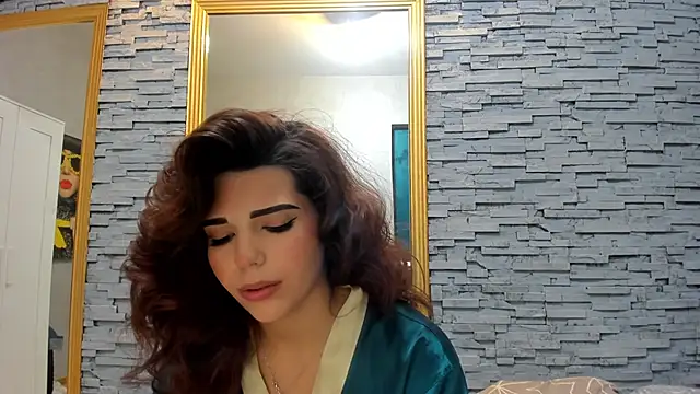 Bella Posh online show from March 12, 2025, 7:46 am