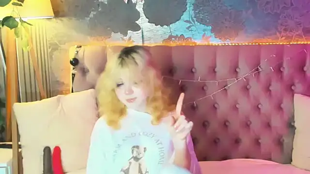 EmilyAngells online show from May 25, 2026, 6:08 am