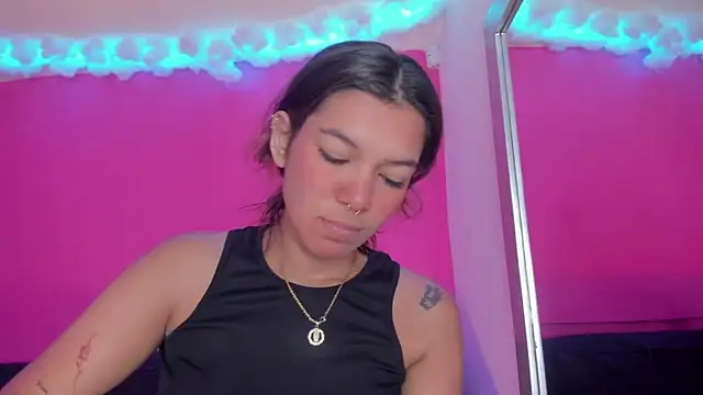 violett 24  online show from March 5, 2025, 12:55 pm