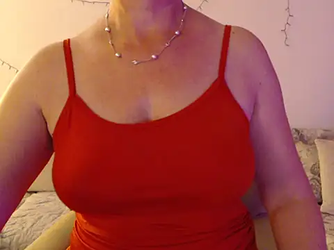 Snapshot of YourfantasyGiuly chatting on June 2, 2026, 7:27 pm YourfantasyGiuly online show from June 2, 2026, 7:27 pm