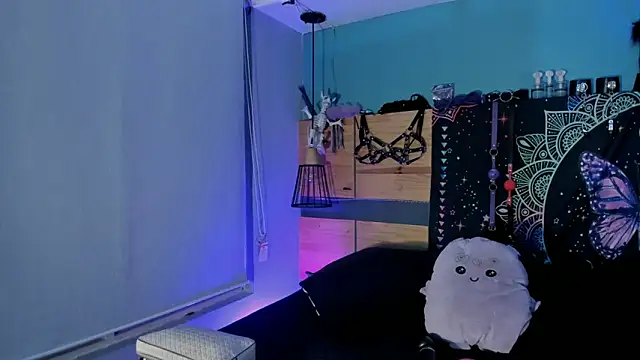 ChloeAllennn online show from May 18, 2026, 11:21 pm