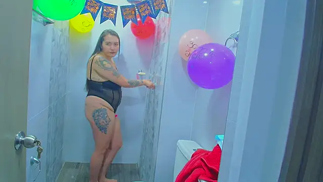 Luna kitty online show from October 31, 2025, 4:08 pm