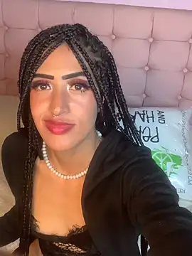 Snapshot of MichelleDiaz_Pink chatting on March 4, 2025, 6:15 am MichelleDiaz Pink online show from March 4, 2025, 6:15 am