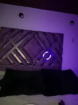 Snapshot of MichelleDiaz_Pink chatting on October 6, 2025, 6:11 am MichelleDiaz Pink online show from October 6, 2025, 6:11 am