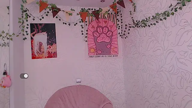  miraclecattt  online show from September 15, 2025, 2:22 am