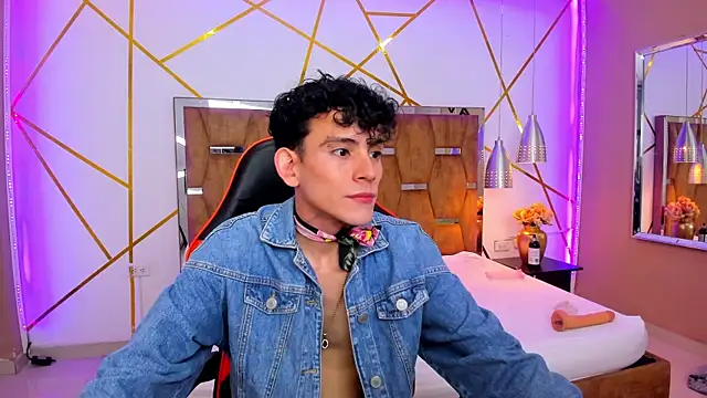 ValentinoMoreti online show from March 18, 2025, 5:09 am