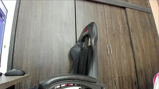 Snapshot of ava-am chatting on March 9, 2025, 9:57 am ava-am online show from March 9, 2025, 9:57 am