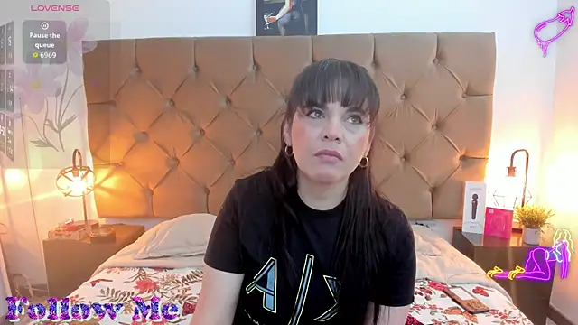 laura hotties online show from April 10, 2026, 1:05 pm