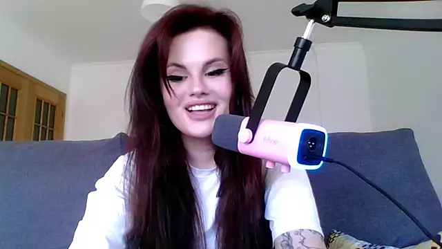 Della Ideal online show from March 11, 2025, 2:51 pm