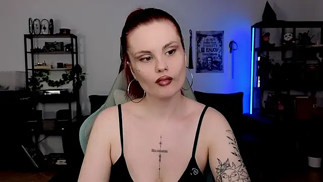 Snapshot of Della_Ideal chatting on July 8, 2026, 5:28 pm Della Ideal online show from July 8, 2026, 5:28 pm