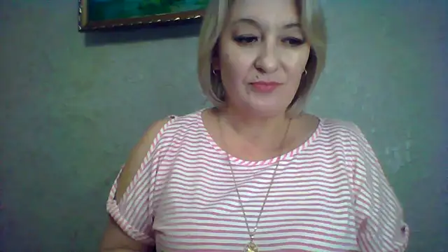 ArielXLoveresss online show from November 12, 2025, 3:34 pm