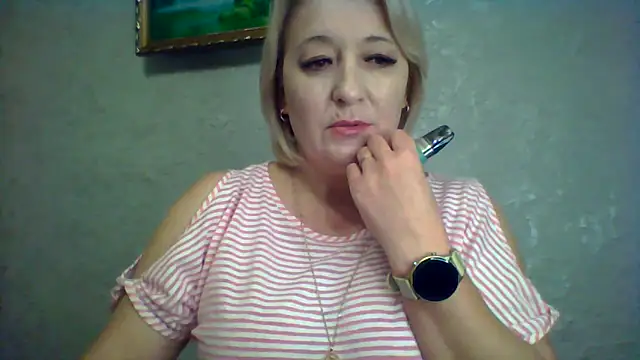 ArielXLoveresss online show from November 13, 2025, 8:52 pm