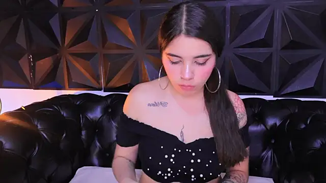 DaphneGlas online show from March 10, 2025, 8:12 pm