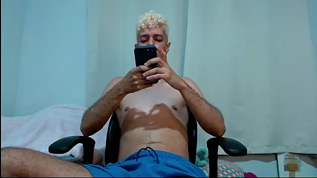 Snapshot of blondetwink chatting on February 28, 2025, 10:50 pm blondetwink online show from February 28, 2025, 10:50 pm