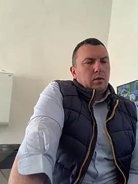 Mike8523 online show from April 21, 2026, 9:37 am