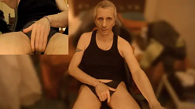 Snapshot of maxdaddy690 chatting on January 18, 2025, 11:22 pm maxdaddy690 online show from January 18, 2025, 11:22 pm