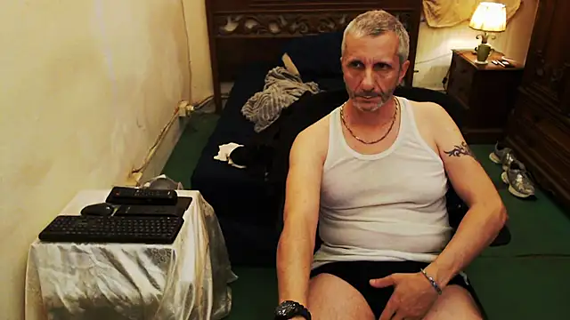 Snapshot of maxdaddy690 chatting on October 5, 2025, 8:51 pm maxdaddy690 online show from October 5, 2025, 8:51 pm