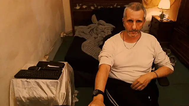 Snapshot of maxdaddy690 chatting on October 6, 2025, 9:12 pm maxdaddy690 online show from October 6, 2025, 9:12 pm