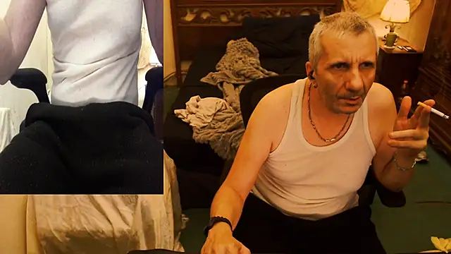 Snapshot of maxdaddy690 chatting on October 8, 2025, 10:18 pm maxdaddy690 online show from October 8, 2025, 10:18 pm