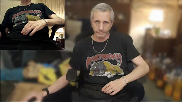 Snapshot of maxdaddy690 chatting on July 5, 2026, 9:44 pm maxdaddy690 online show from July 5, 2026, 9:44 pm