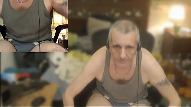 Snapshot of maxdaddy690 chatting on July 17, 2026, 10:25 pm maxdaddy690 online show from July 17, 2026, 10:25 pm