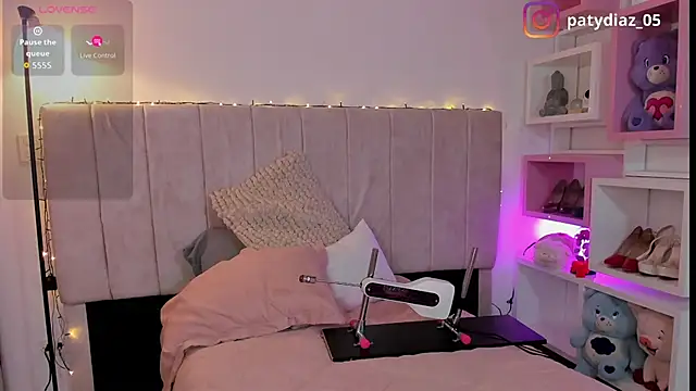 MiiaParker6972 online show from February 18, 2026, 1:12 am